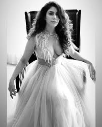 Warina Hussain Hot Photoshoot - TeluguBulletin.com