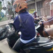 Pasar kliwon atau kudus pasar baru jakarta dan pasar klewer solo merupakan contoh pasar setempat b daerah c nasional d internasional. Pasar Kliwon Kudus Kabupaten Kudus Jawa Tengah