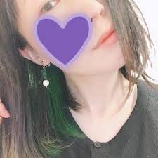 美容院へ行ってきました 全体はまだ伸ばしたいので前髪だけカットして 去年から続投しているインナーカラーのブリーチをまた一から 良き緑になりました 水引イヤリングが保護色になりました ツイッターもインスタも迷惑フォローとかコメント heart sunglass