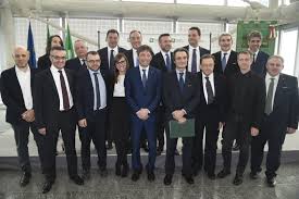 Regione lombardia, con l'ausilio di ersaf, organizza il secondo corso di formazione per gestore rifugi ai sensi della legge regionale 27/2015. Regione Lombardia Fontana Presenta La Nuova Giunta Valseriana News