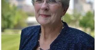 Karen Follmer's Instagram, Twitter & Facebook