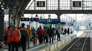 Bei einer urabstimmung sprachen sich 95 prozent für streikmaßnahmen in. Bahn Streik Weitgehend Normaler Verkehr Ab Freitag Einschrankungen Dennoch Moglich