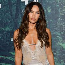 The transformers entertainer megan fox additionally, her loved one, brian austin green, have been seen becoming acquainted with each other during their newfound extra time. Nach Ehe Aus Dieser Sanger Ist Der Neue Freund Von Megan Fox Cosmopolitan