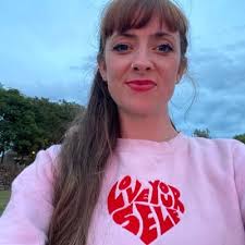 Beth Richards (@befrichards)