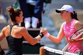 恭喜7784～～～ # 法網 法網男單賽事，第5種子希臘新星西西帕斯（stefanos tsitsipas）在台灣時間今天凌晨提拍上陣，後來居上以5：7、6：3、7：6（3）、6：1力退美國重砲手伊斯納（john isner ），拿下16強門票。 Ek86gcwytn1j0m