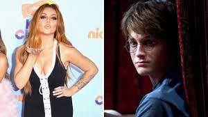Ao lado das companheiras do little mix, jesy concedeu uma entrevista à rádio australiana smallzy's surgery e revelou que esteve em um dos. Jesy Nelson Was Actually In One Of The Harry Potter Movies Teen Vogue