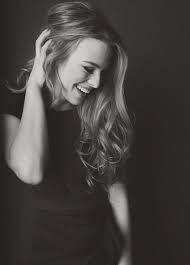 Pin By Amy Bethune On Photography Seniors Photography Poses Women Portrait Poses Portrait Photography Poses