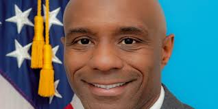 FBI names Akil Davis to lead Phoenix bureau