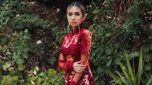 Soundhound adalah aplikasi penemuan musik yang bisa mendengar dan mengenali lagu yang sedang diputar. Lirik Lagu Lose Niki Lagu Ketiga Dari Album Moonchild