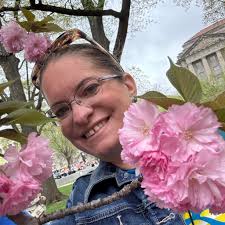 How to follow the numbers and color books during Mass?