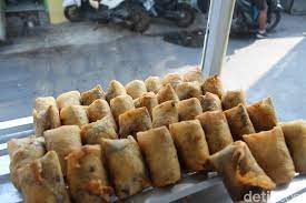 Resep crepes teflon renyah isi pisang coklat keju. Piscok Dynamite Legit Lumer Piscok Dengan Cokelat Rahasia
