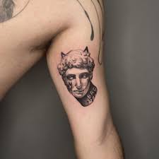 David estilo urbano en micro realismo que realizó @blackk_jacob, chequen la  joya que se armo 🤝 Si te gusta este tipo de trabajos dale like y comparte  🪬 #tattooetching #tattoo #ink #inkdrawing #