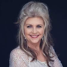 Anna Cheney's Instagram, Twitter & Facebook