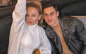 Watch alejandro speitzer movies and shows for free on zoechip. Ester Exposito E Alejandro Speitzer Protagonizam Nova Serie Da Netflix