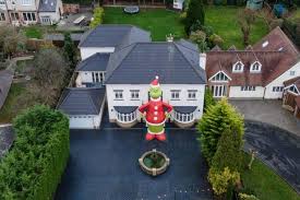 105 fun and festive christmas decorating ideas. Is Giant Grinch The Biggest Christmas Decoration On Teesside He S Raising Funds For A Great Cause Teesside Live