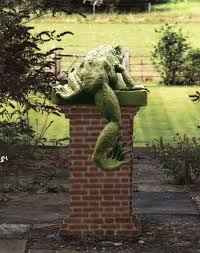 Climbing Frog Bronze Outsize Large Big Frog Garden Statue Sculpture By Sioban Coppinger Sculpture Outdoor Sculpture Garden Sculptures For Sale