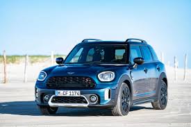 It was launched in 2010 and received a facelift in 2014. For Adventurers And Wanderers The New Mini Countryman Boardwalk