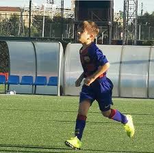 Soccer superstar lionel messi shares three sons with his wife, antonela roccuzzo: Messi Apercu Avec Une Paire De Chaussures De Foot Puma