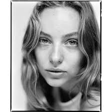 some of my favorite portraits I took this year … i definitely want to get  back into taking more pictures and hopefully 2025 is the year to make it  happen. I would