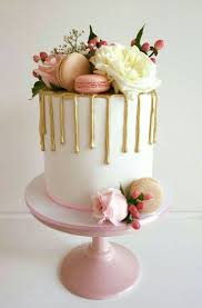 Black And Gold Drip Cake With Flowers Gold Drip Cake With Macarons Drip Cakes Cake Fondant Cakes