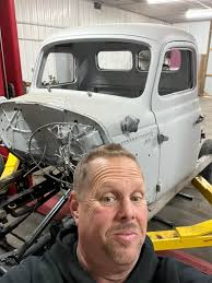 How about some vintage Mobile International in 1/25 scale