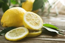 Mélangez le jus de citron avec de l'eau tiède et buvez la préparation avant de prendre le petit. Le Citron Pour Maigrir Infos Et Idees De Regimes Vie Healthy