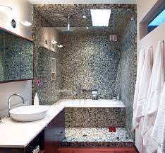 Denah kamar mandi yang memiliki fasilitas lengkap mulai dari toilet, washtafle, shower hingga bathtub membutuhkan ruangan minimal 190 cm x 225 cm. Desain Kamar Mandi Minimalis 2x2 5 Shreenad Home