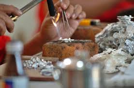 Pengrajin Kulit dan Perak Sidoarjo Sambat Gempuran Produk Impor China