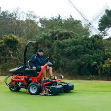 Front groomer roller is pretty much standard as is the split rear drum. Greens Reel Mower Golf Jacobsen