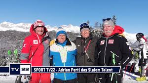 Der fanclub von adrian pertl hing nach dem zweiten durchgang zusammen mit pertls familie und bürgermeister lessiak ein transparent auf © kk. Sport Tv22 Adrian Pertl Ein Neues Slalom Talent Von Der Seewaldalm Nach Kitzbuhel Youtube