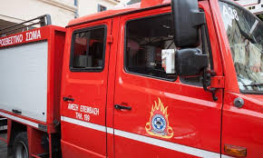 Συναγερμός έχει σημάνει στην πυροσβεστική υπηρεσία, καθώς βρίσκεται σε εξέλιξη πυρκαγιά στο ληξούρι της κεφαλονιάς. Fwtia Twra Sthn Hleia Epixeiroyn Dynameis Ths Pyrosbestikhs Pentapostagma