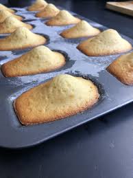 Madeleines A Quatre Mains Alimentation Moelleux Madeleine