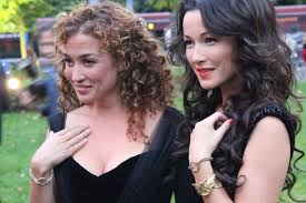 Birgit schuurman (sister) katja schuurman (born 19 february 1975) is a dutch actress, singer and television personality. Katja En Birgit Did Act Also Beauty Actresses Hair Styles