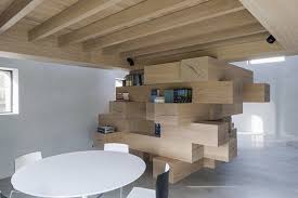 Transformation D Une Petite Grange En Bureaux En Flandre Par Le Studio D Architecture Studio Farris Journal Du Design Idees Escalier Petites Granges Maison Minimaliste