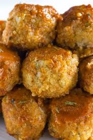 Une Recette Sante De Boulettes De Chou Fleur Et De Quinoa Sauce Buffalo Recipe Vegan Summer Recipes Food Quinoa Meatballs