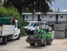 Was halten sie von einem kleinen bachlauf in ihrem garten, vielleicht darf es auch ein naturteich zum schwimmen für die kinder sein? Aras Gebaudeservice Gmbh Bundesweiter Service Der Sich Lohnt