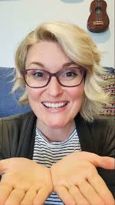 A Big Red Apple! Fingerplay by Stephanie Leavell