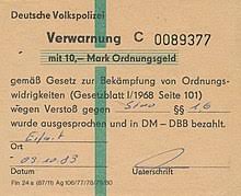 Schriftliche verwarnung mit verwarnungsgeld/anhörung zur ordnungswidrigkeit sehr geehrter herr/frau name, ihnen wird zur last gelegt, am datum um uhrzeit in ort als fahrer des fahrzeugs mit amtlichem kennzeichen xyz folgende ordnungswidrigkeit begangen zu haben: Verwarnungsgeld Wikipedia