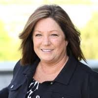 Elaine Bauer's Instagram, Twitter & Facebook