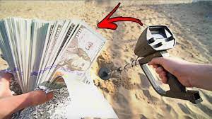 To the contrary, there are many people who have found ways to be successful with their detector and consistently make discoveries that. Found Money While Metal Detecting Beste Team Geld Verdienen