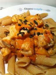 Leckere Fitness Hahnchenbrust Mit Leicht Scharfer Frischkasesauce An Vollkornnudeln Basic Fitness Rezept Vollkornnudeln Vollkorn Rezepte