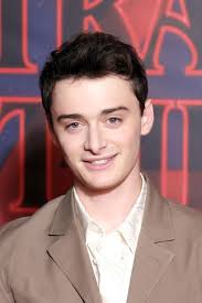 Stranger Things" Cast Ages — How Old Is the "Stranger Things" Cast?