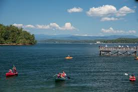 We maintain the upstate's largest rental fleet of late model pontoons, ski boats, deck boats and kayak/canoes (click here for kayak/canoe rental info) for your family's boating enjoyment on lake jocassee and lake keowee. Lake Keowee