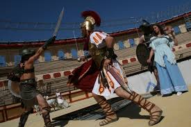 Compte tenu des mesures en place jusqu'au 30 juin, les représentations du spectacle nocturne « la cinéscénie » ont débuté à partir du samedi 3 juillet 2021. Coronavirus Le Parc Vendeen Le Puy Du Fou Reporte Son Ouverture Le Journal Du Pays Yonnais