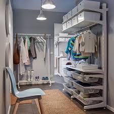 Réalisation d'un penderie sur mesure pour portes coulissantes ikea. A Chaque Dressing Son Rangement Marie Claire