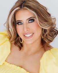 Elise Higgins's Instagram, Twitter & Facebook