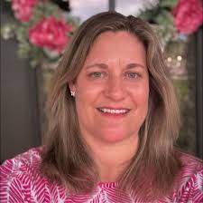 How many days are needed to fully experience Dollywood?