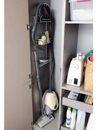 Dans La Cuisine A Chaque Objet Son Rangement Rangement Aspirateur Rangement Placard Cuisine Rangement Placard