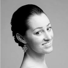 Shana Chase's Instagram, Twitter & Facebook