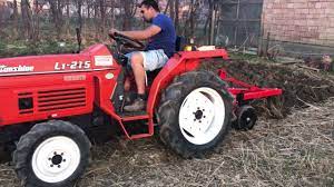 Tractorul yanmar model f235 are un. Tractoras Japonez Ara Youtube